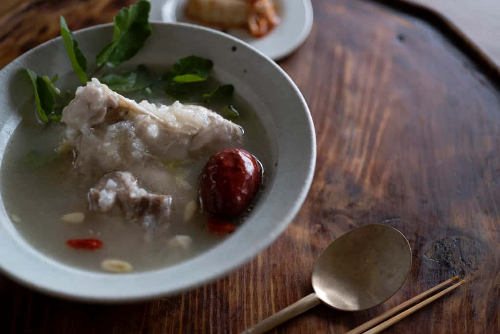 参鶏湯研究所の商品一覧 背景