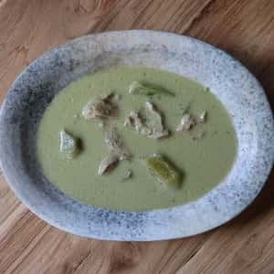 オクラとチキンのグリーンカレー