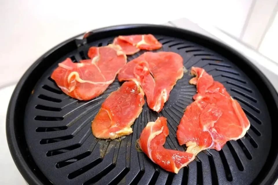 阿蘇の草原育ち＜羊肉スライス＞臭みが少なく食べやすい希少な国産羊肉！焼肉・炒め物・煮込みに幅広く活躍