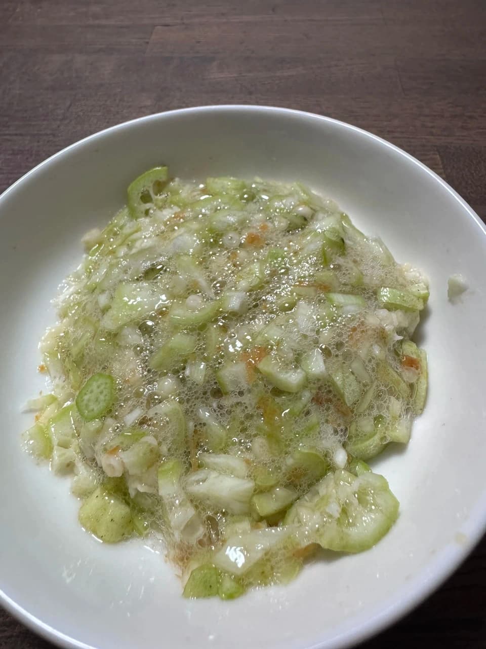 【農薬不使用】鹿の食害を乗り越えた奇跡の生命力！生でも柔らかい「白オクラ」（専用箱でお届け）