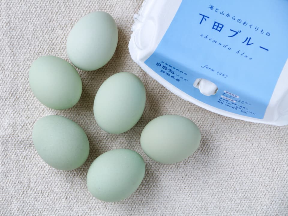 【母の日ギフト！メッセージカード付】24時間放牧養鶏卵＜アローカナの産む幸せの青い卵・下田ブルー＞NHKで紹介！オメガ３が普通の４倍！