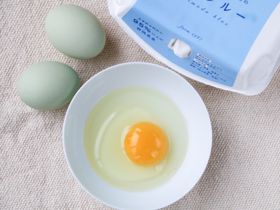 【母の日ギフト！メッセージカード付】24時間放牧養鶏卵＜アローカナの産む幸せの青い卵・下田ブルー＞NHKで紹介！オメガ３が普通の４倍！