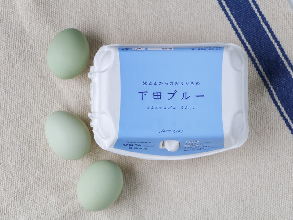 【母の日ギフト！メッセージカード付】24時間放牧養鶏卵＜アローカナの産む幸せの青い卵・下田ブルー＞NHKで紹介！オメガ３が普通の４倍！