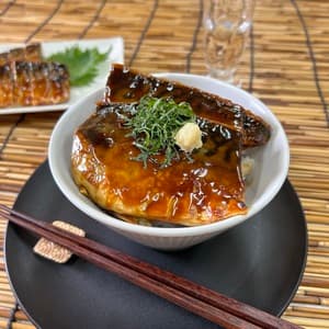 骨取り鯖蒲焼き丼