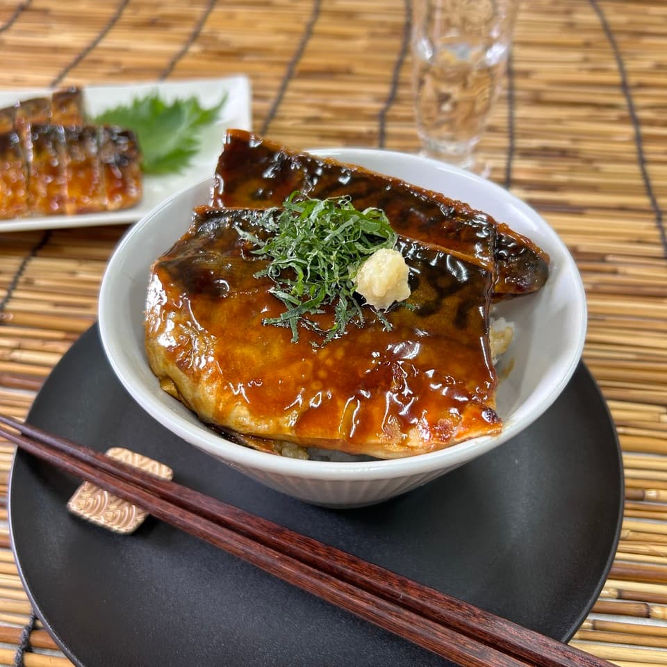 骨取り鯖蒲焼き丼