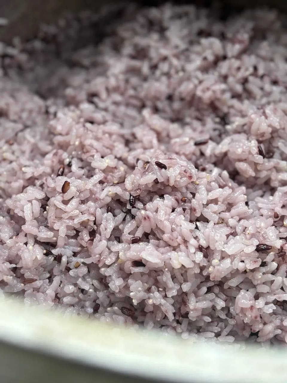 農薬・動物性肥料不使用ではざかけ天日干し＜種継ぎ黒米/朝紫＞古代からの味わい香り高くもちもち食感