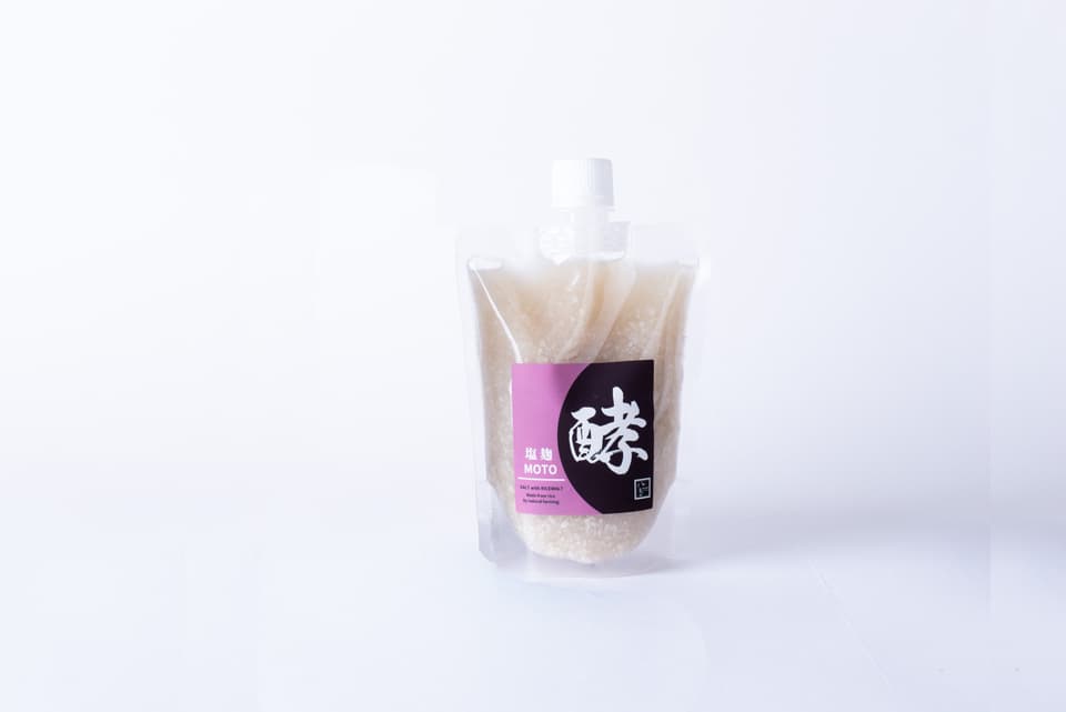 甘酒麹で作る＜塩麹 酵＞自然栽培米の甘酒麹を使用した甘じょっぱい味わい