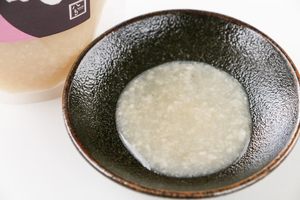 甘酒麹で作る＜塩麹 酵＞自然栽培米の甘酒麹を使用した甘じょっぱい味わい