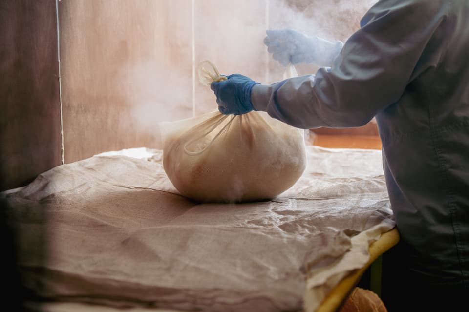 玄米麹で作る＜玄米塩麹 玄＞自然栽培米の玄米麹を使用したお米の風味が香る