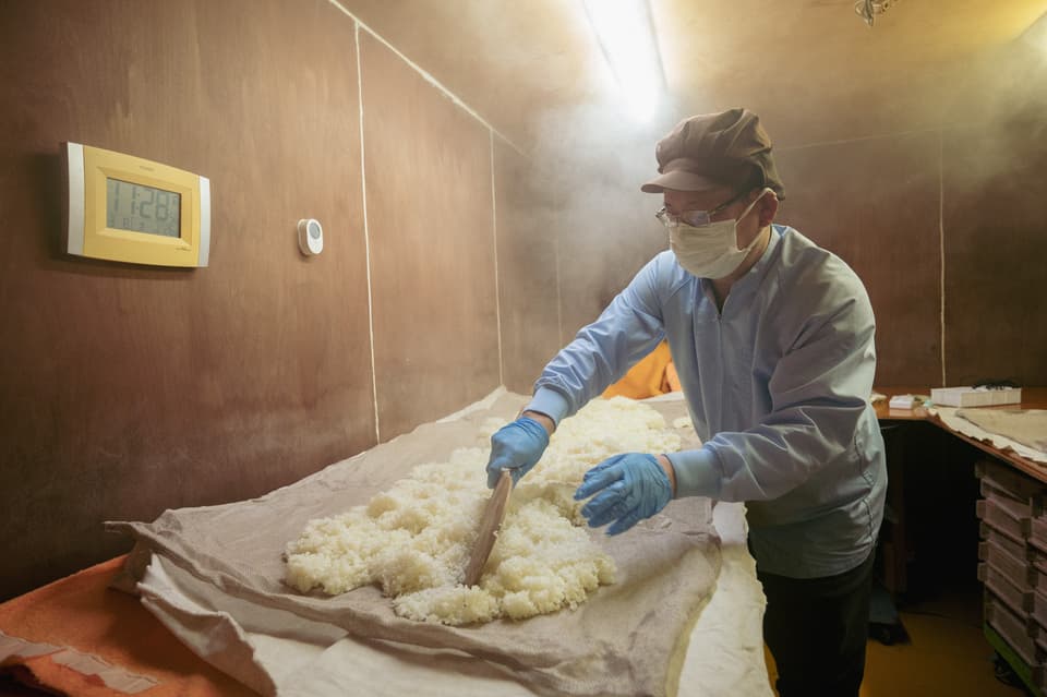 玄米麹で作る＜玄米塩麹 玄＞自然栽培米の玄米麹を使用したお米の風味が香る