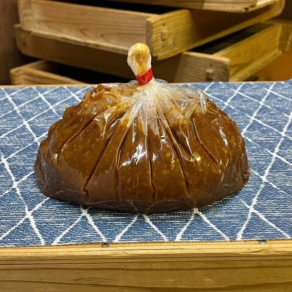 【訳あり】じっくり熟成＜やさしいMISO 訳あり１年＞みそたまりと混ざった柔らかい部分のお味噌です