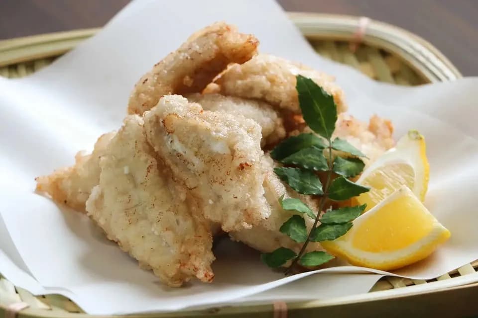 百貨店で人気のめひかりとふぐの唐揚げセット