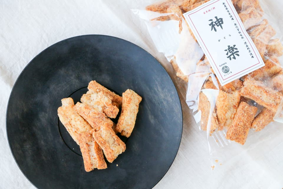 玄米揚げ餅（おかき）　100ｇ　「神楽　かぐら」化学調味料・保存料無添加