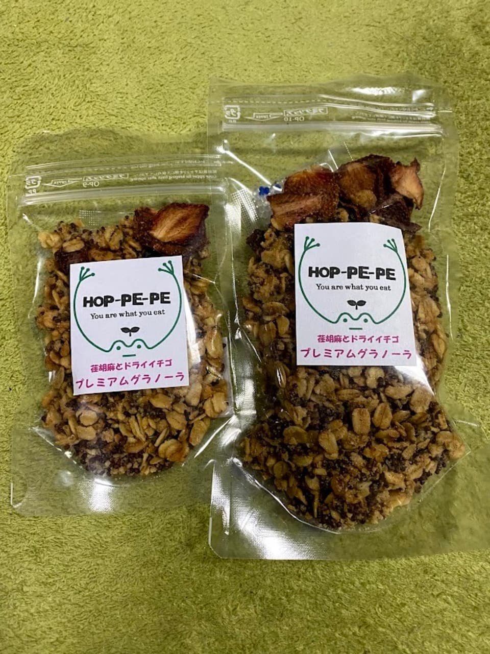《グルテンフリー》農薬・肥料不使用の荏胡麻とドライイチゴのプレミアムグラノーラ