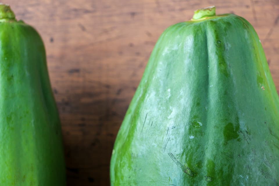 青パパイヤ(農薬、化学肥料無使用)  約1.5Kg(2〜3個)