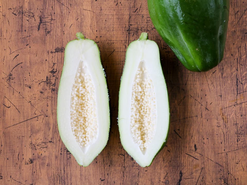 青パパイヤ(農薬、化学肥料無使用)  約1.5Kg(2〜3個)