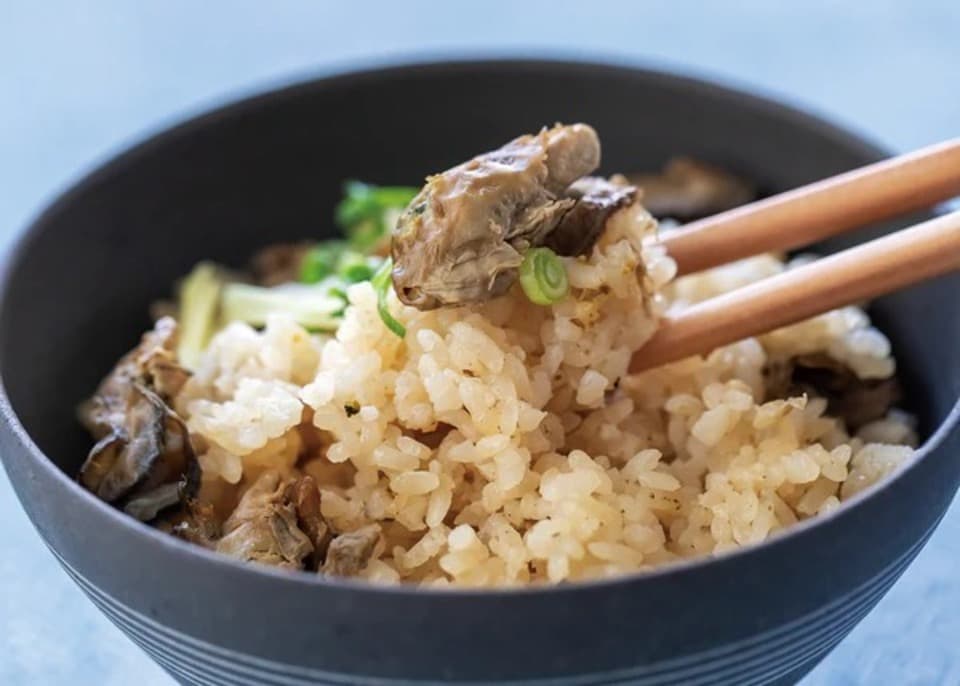 本格的炊き込みご飯の素〈能登産かきめしの素〉昔ながらの丸大豆醤油と本みりんと純米料理酒だけで仕上げました
