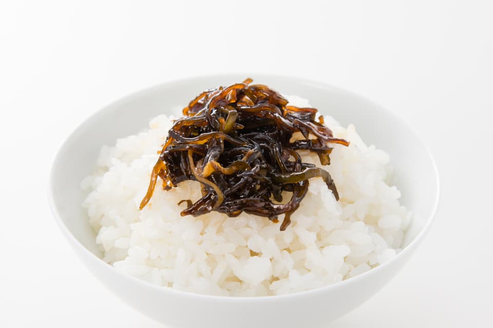 食品添加物不使用で安心ごはんのお共〈やさしい味に仕上げたおにぎりの心・昆布佃煮〉たらこ昆布・かつお昆布・しいたけ昆布・ごま昆布