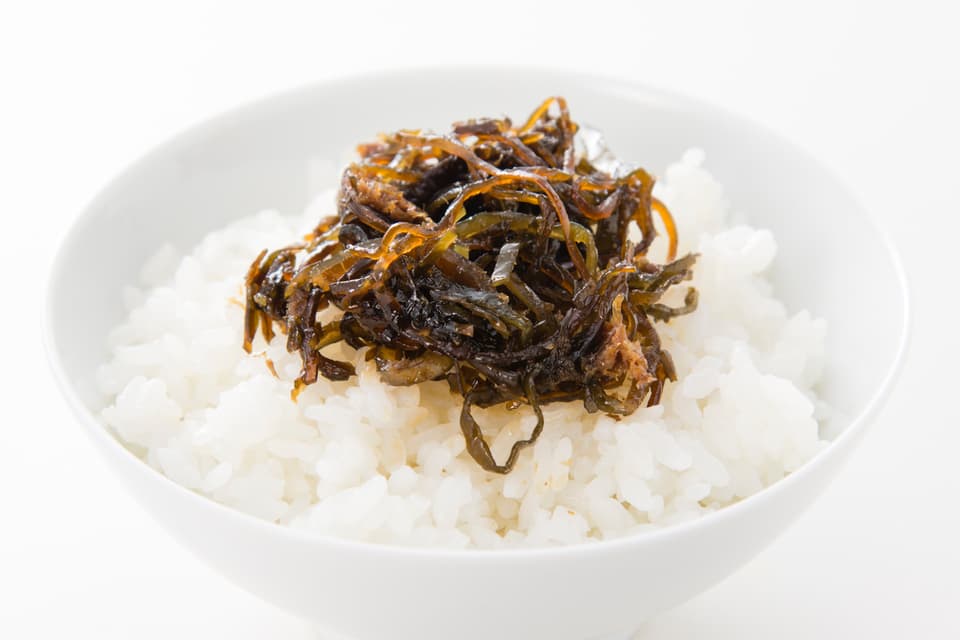 食品添加物不使用で安心ごはんのお共〈やさしい味に仕上げたおにぎりの心・昆布佃煮〉たらこ昆布・かつお昆布・しいたけ昆布・ごま昆布