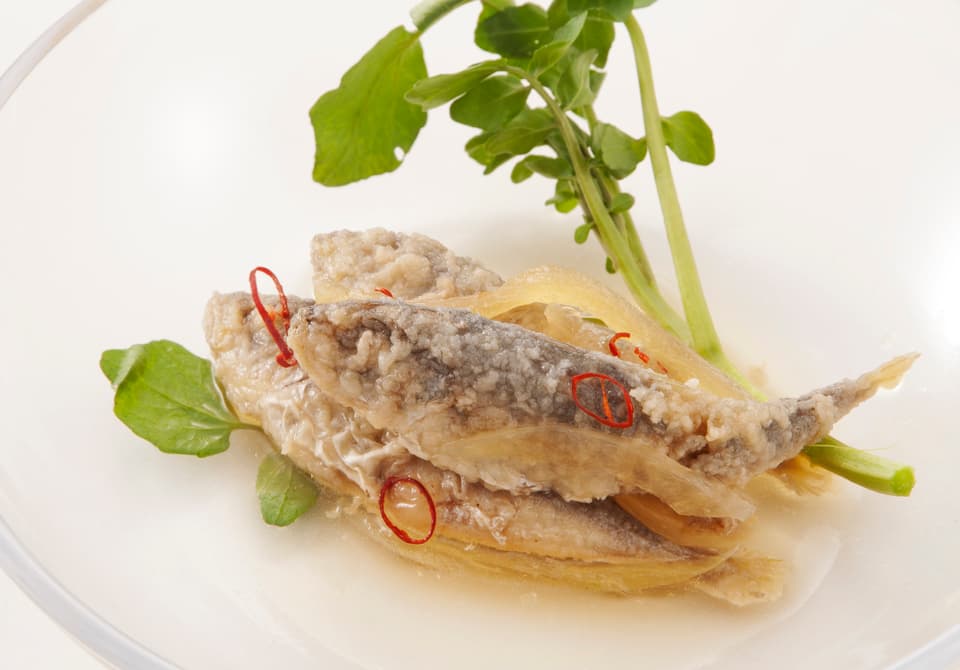 人気の冷凍そうざい〈能登　海の恵み南蛮漬け風マリネ〉小アジ・能登がき・ほたるいかを昔ながらの丸大豆醤油と特注純米醸造酢で仕上げました