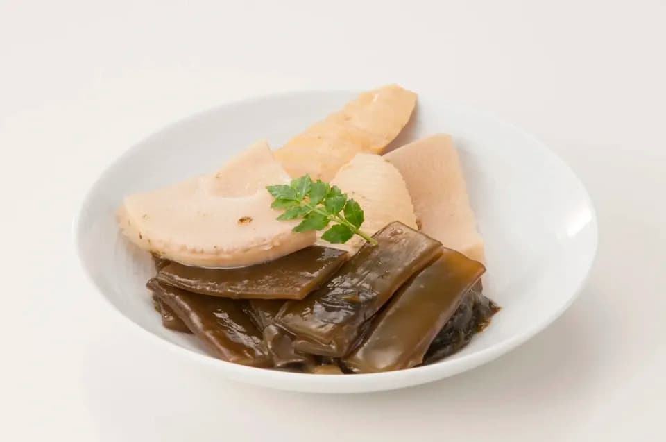 春の旬食材たけのことわかめ使用のおそうざい〈若竹煮〉やさしい味に仕上げた春食材
