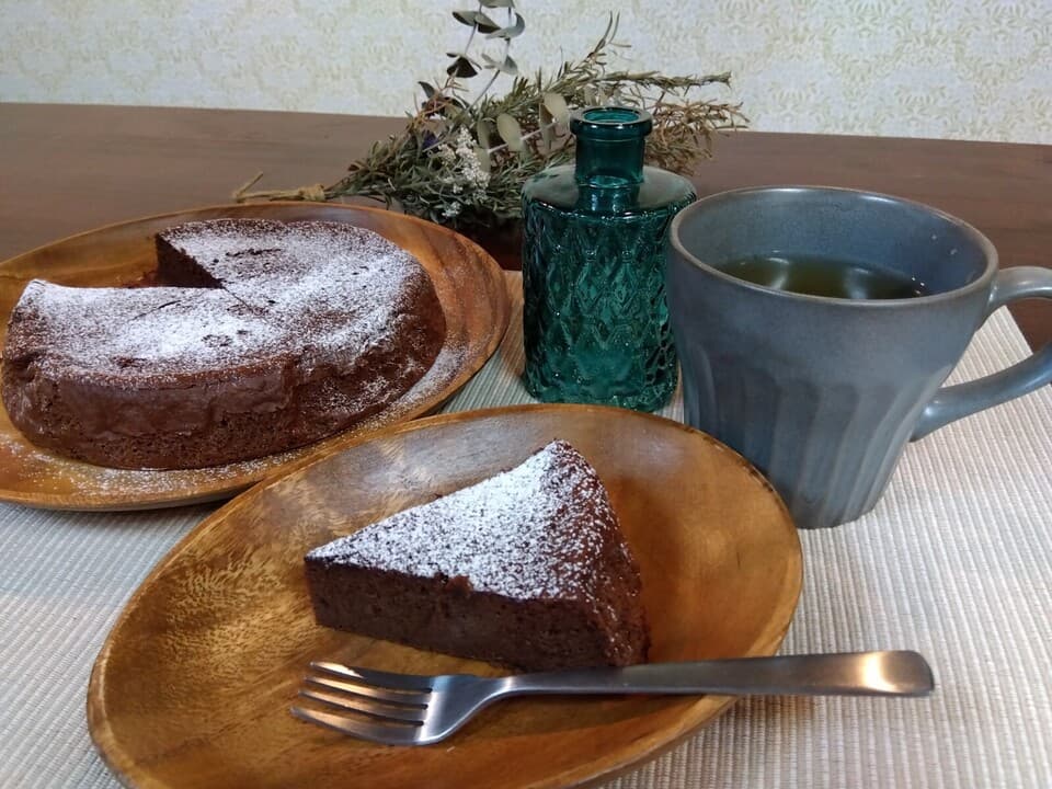 農薬不使用米粉と有機素材で手作り＜完熟バナナ香る濃厚ガトーショコラ＞小麦・乳・添加物不使用のオーガニックスイーツ