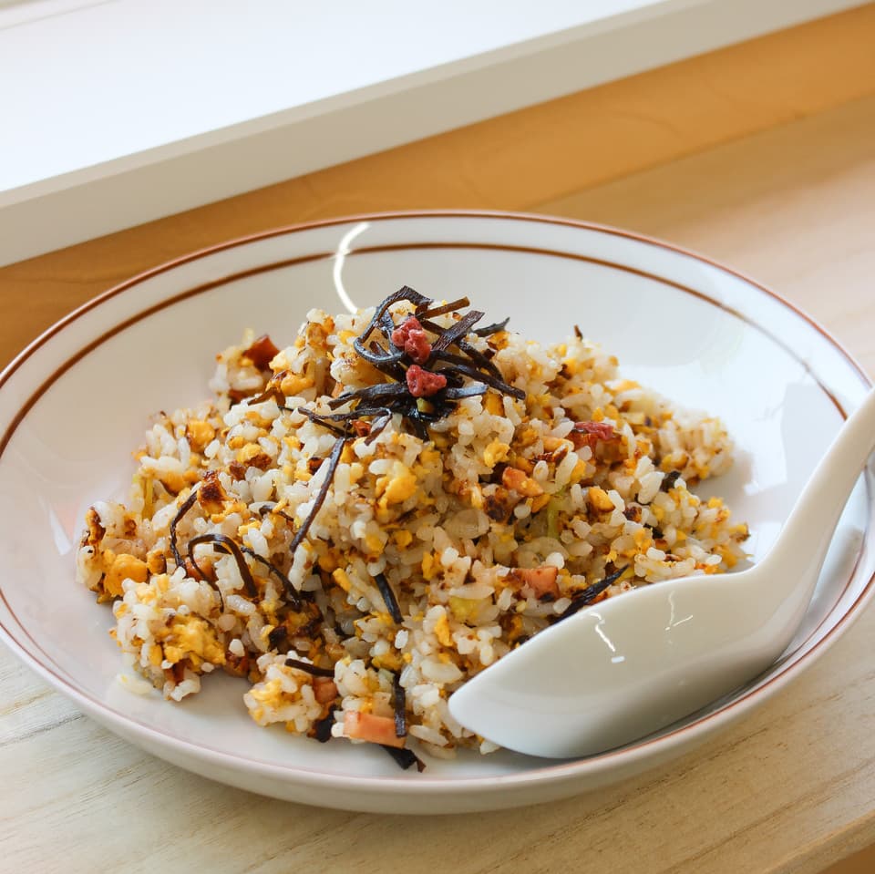【体に優しい無添加の塩昆布：紀州産梅味】じっくり炊き上げた素朴なお味の塩昆布