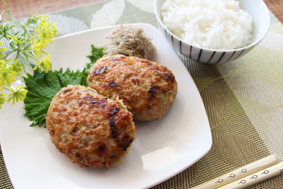 とろろ昆布でかさ増し！鶏つくね