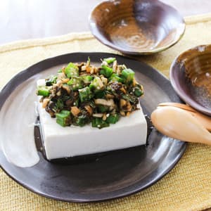 コレステロール撃退！ネバネバとろろ薬味豆腐