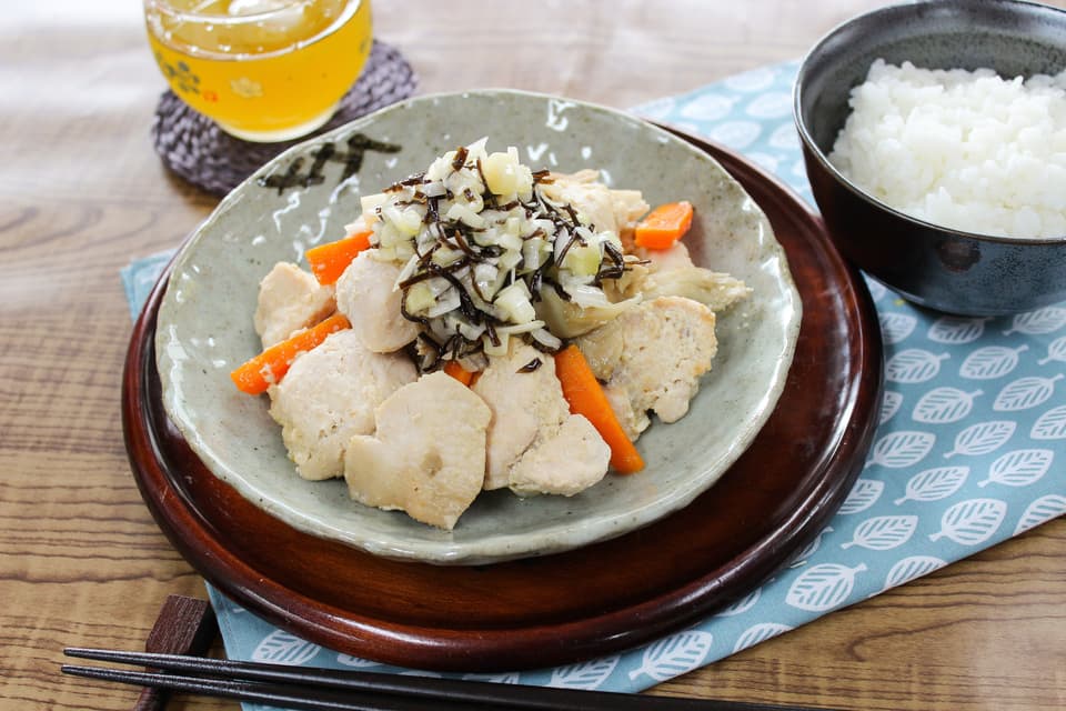 ひと手間でしっとり！鶏むね肉のネギ塩炒め