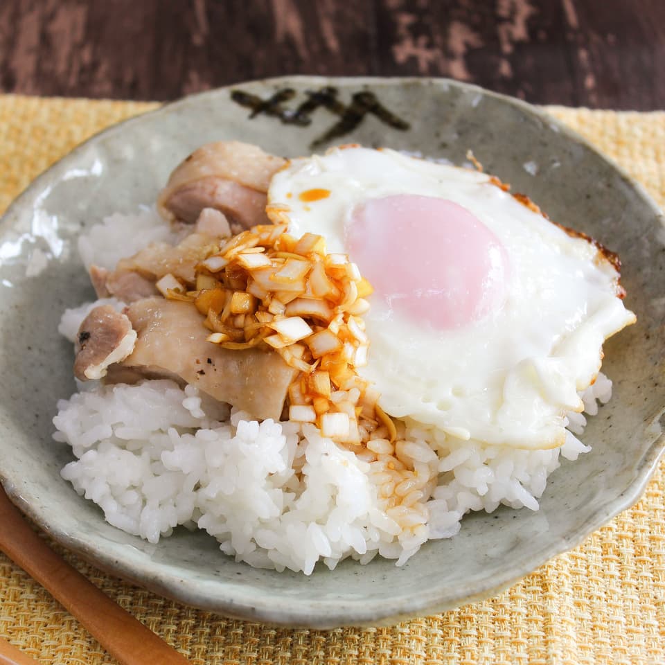 茹で鶏のスタミナ丼