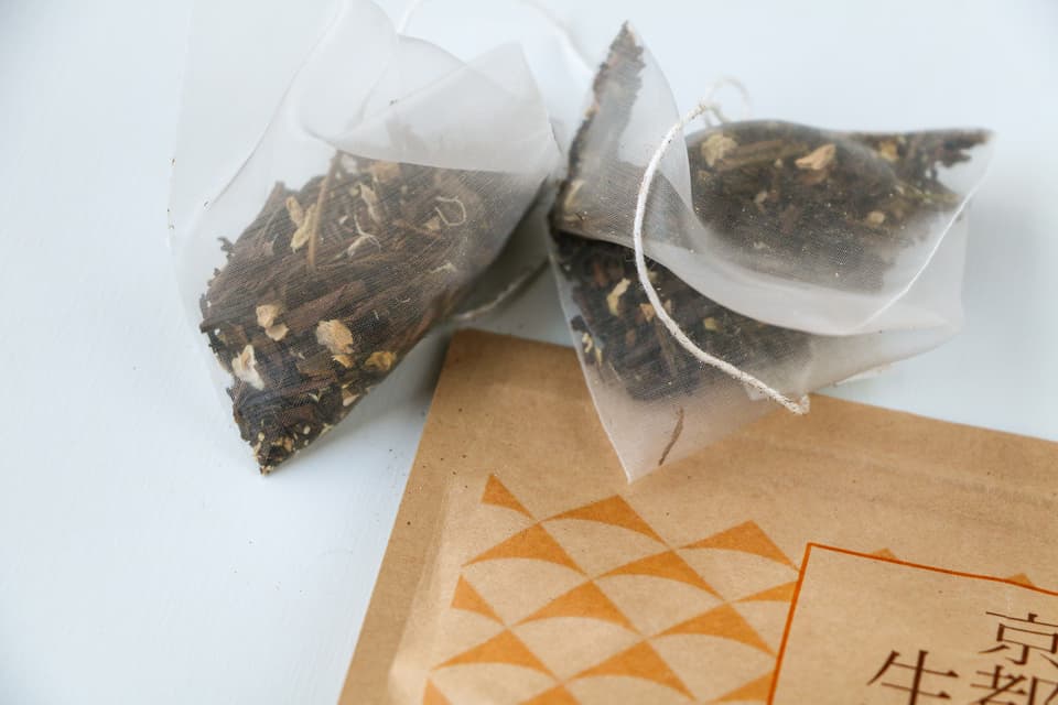 農薬・化学肥料不使用の自家栽培生姜と有機茶葉で作る＜京都生姜ほうじ茶＞