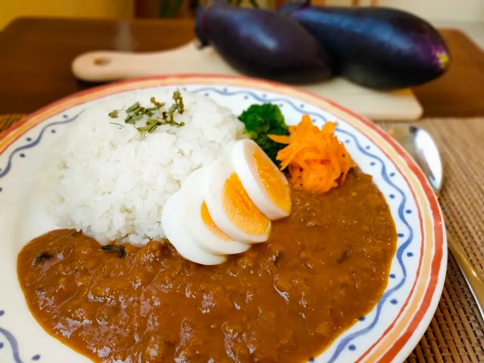 自家挽きの合挽き肉で作る、贅沢なすキーマカレー＜無添加・グルテンフリー・砂糖不使用・天日塩100% ＞国産牛肉、国産豚肉使用