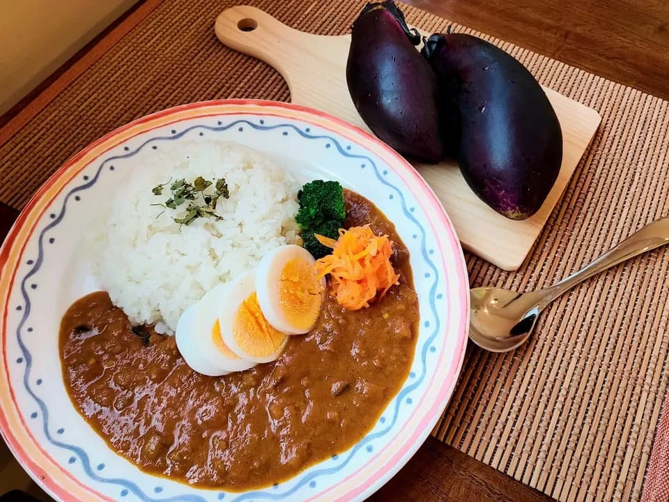 自家挽きの合挽き肉で作る、贅沢なすキーマカレー＜無添加・グルテンフリー・砂糖不使用・天日塩100% ＞国産牛肉、国産豚肉使用