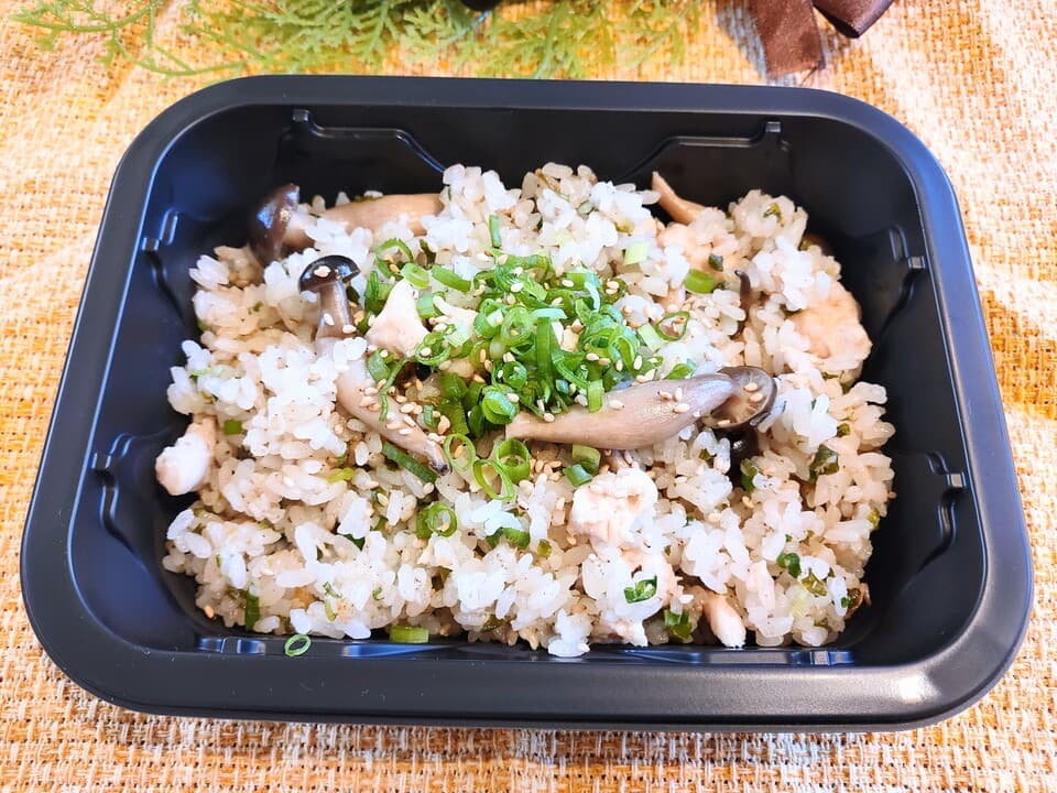 調味料に頼らない、出汁でここまで美味しい。四万十鶏の＜ゴマ香るネギ塩炊き込みご飯 ＞ 無添加・グルテンフリー・天日塩100%