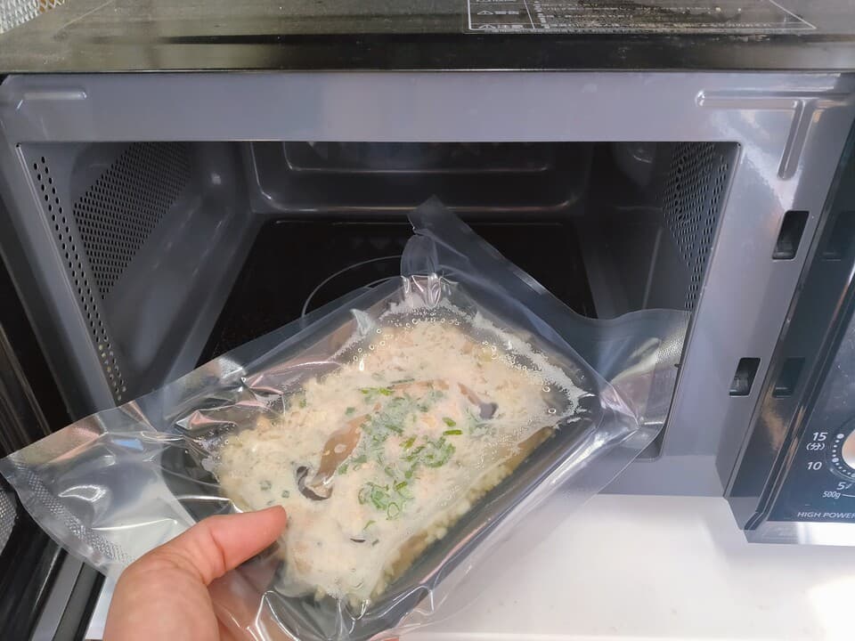 調味料に頼らない、出汁でここまで美味しい。四万十鶏の＜ゴマ香るネギ塩炊き込みご飯 ＞ 無添加・グルテンフリー・天日塩100%