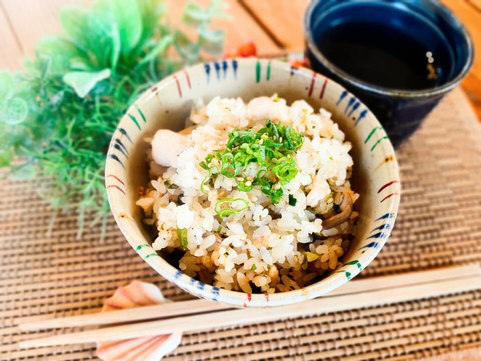 調味料に頼らない、出汁でここまで美味しい。四万十鶏の＜ゴマ香るネギ塩炊き込みご飯 ＞ 無添加・グルテンフリー・天日塩100%