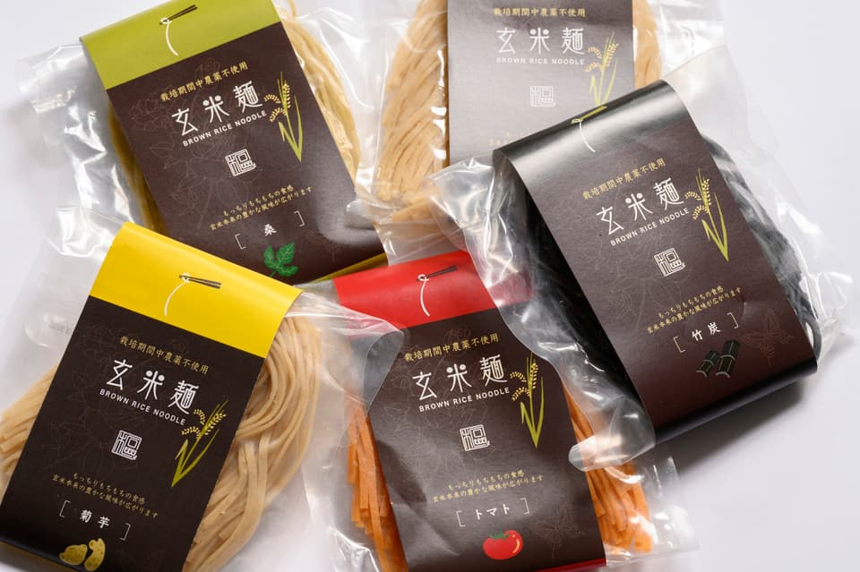 ギフトに最適！健康的な玄米麺と奈良の間伐材を使った印籠箱セット