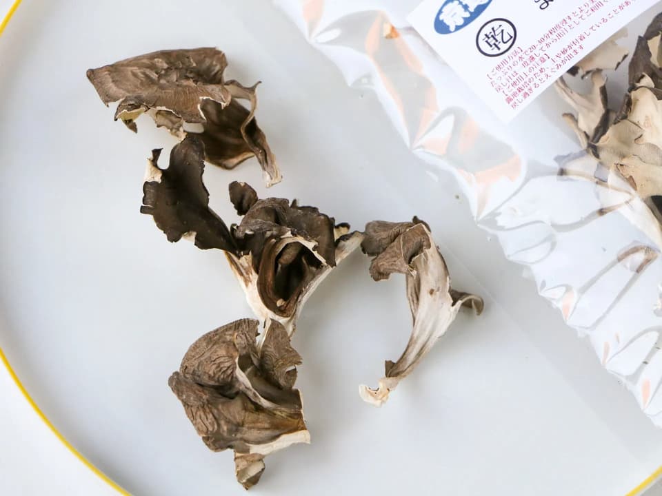 農薬不使用原木栽培【乾燥舞茸】芳醇な香りと濃厚な旨味たっぷり！京都京北産の超希少な幻の舞茸を乾燥してお届け