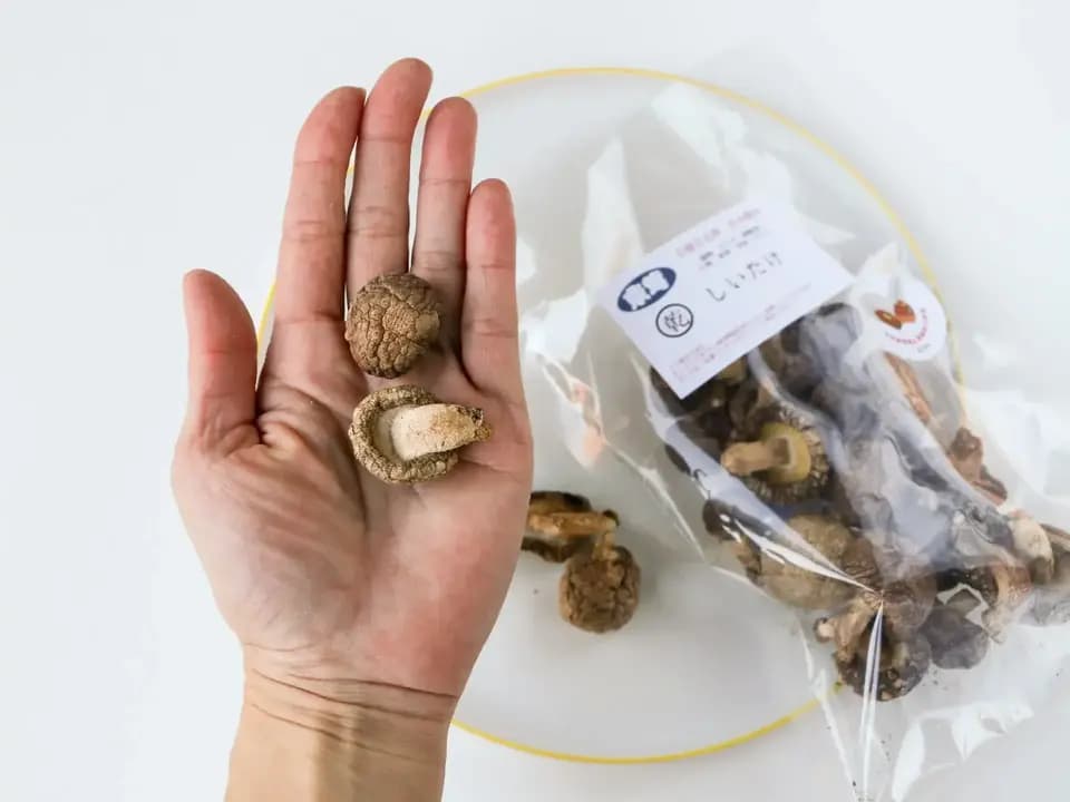 農薬不使用原木栽培【乾燥しいたけ（ホール・スライス）】旨味凝縮で