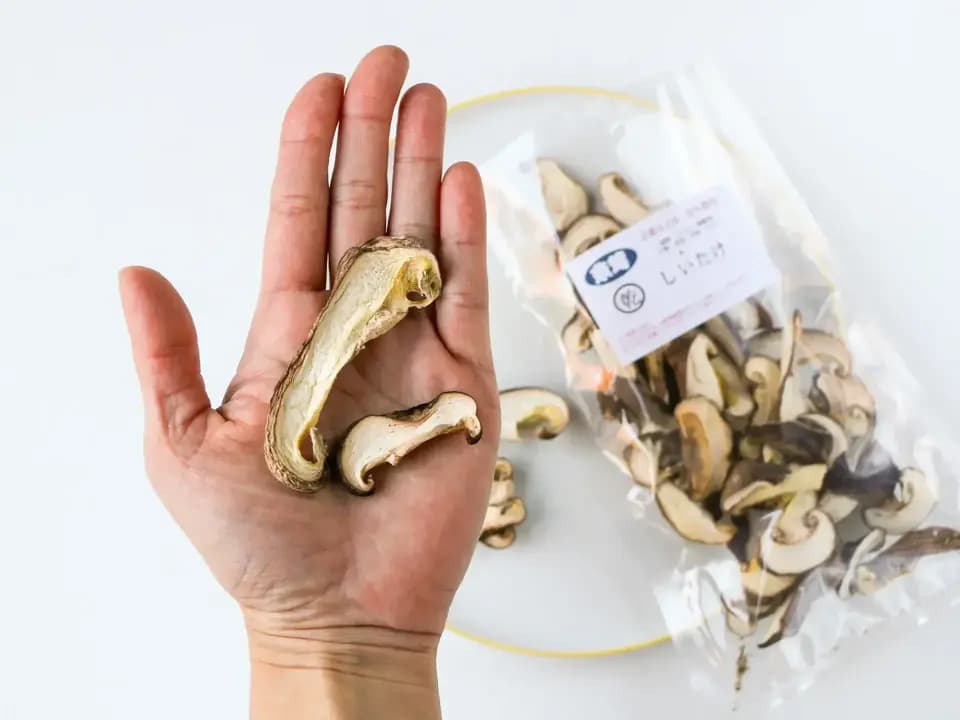 農薬不使用原木栽培【乾燥しいたけ（ホール・スライス）】旨味凝縮で