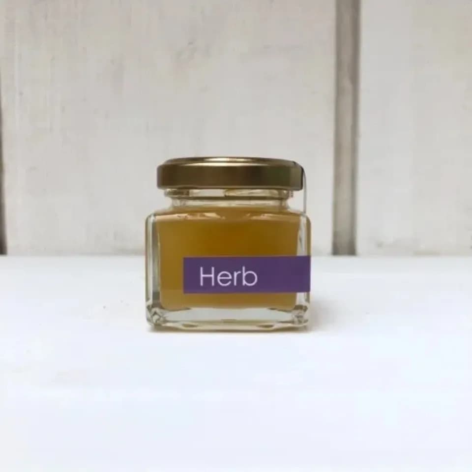 《非加熱・無投薬》自然養蜂で採取した無農薬栽培のハーブの蜂蜜 「Herb 」