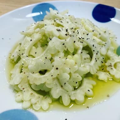 サラダにして食べても美味しい！！苦味の少ない「純白ゴーヤ」