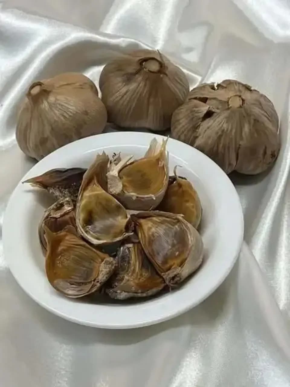 黒にんにく（ホワイト6片・農薬不使用）