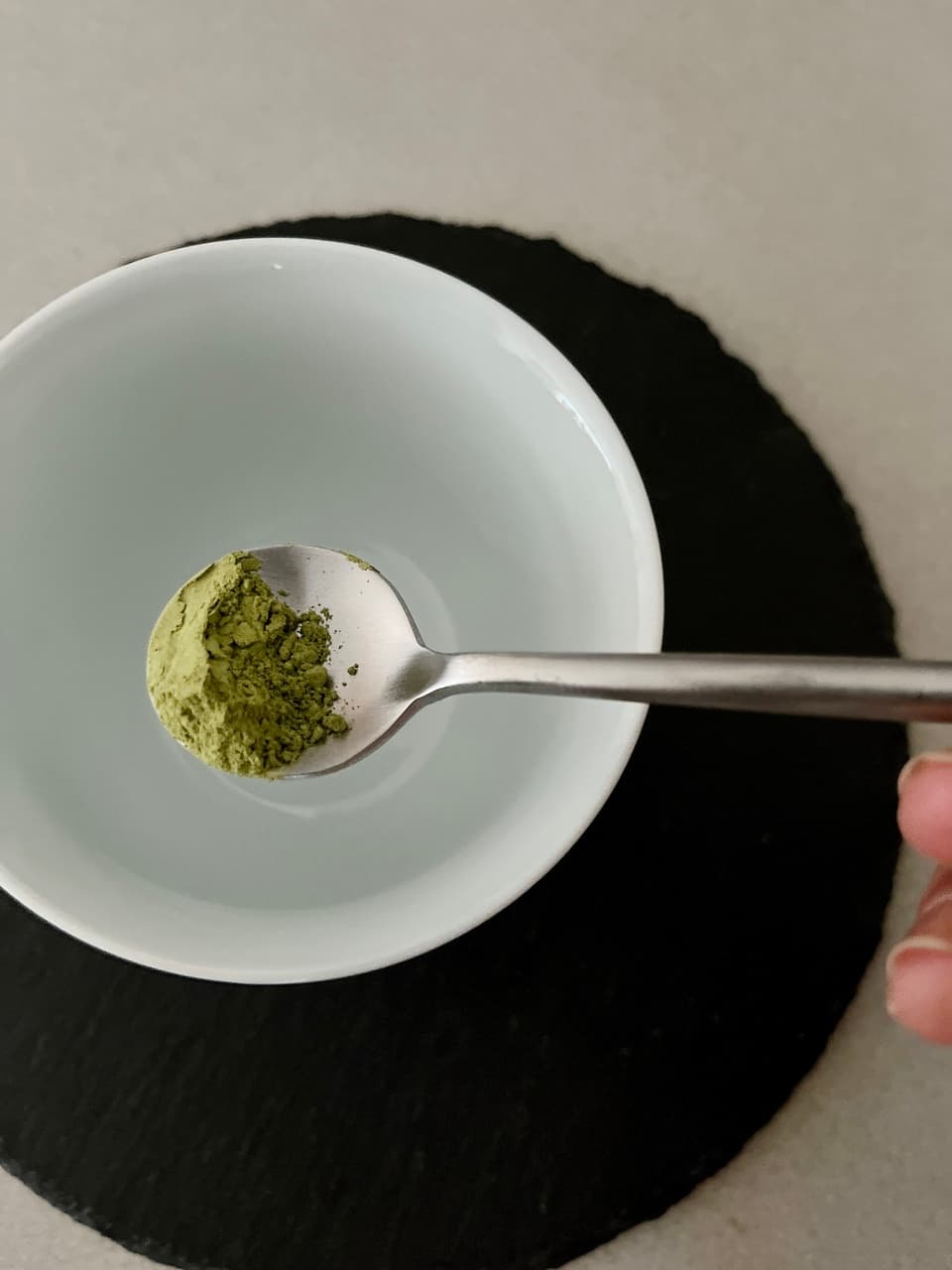 粉末緑茶　石臼挽き　製菓にも◎　一番茶詰みの柔らかい新芽が原料　農薬を使わずに育てたお茶