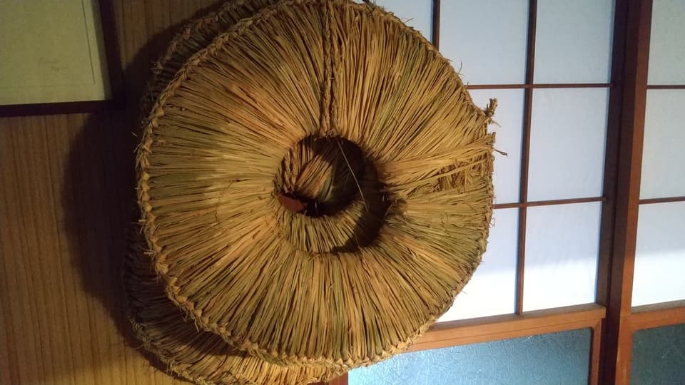 釜敷  ヘワ 藁田
