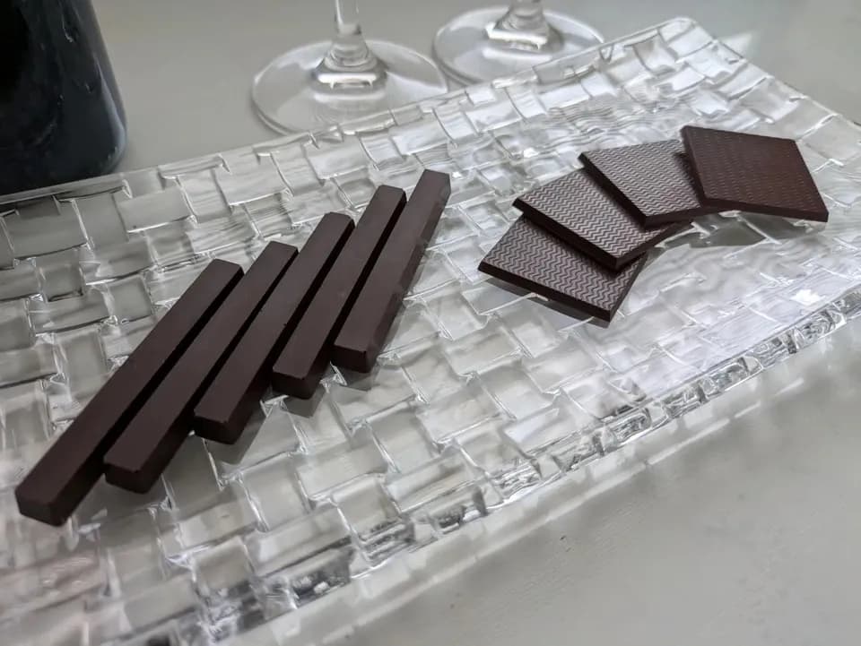 カカオ豆ときび砂糖だけで作るクラフトチョコレート＜ベリーズ産カカオ80％＞