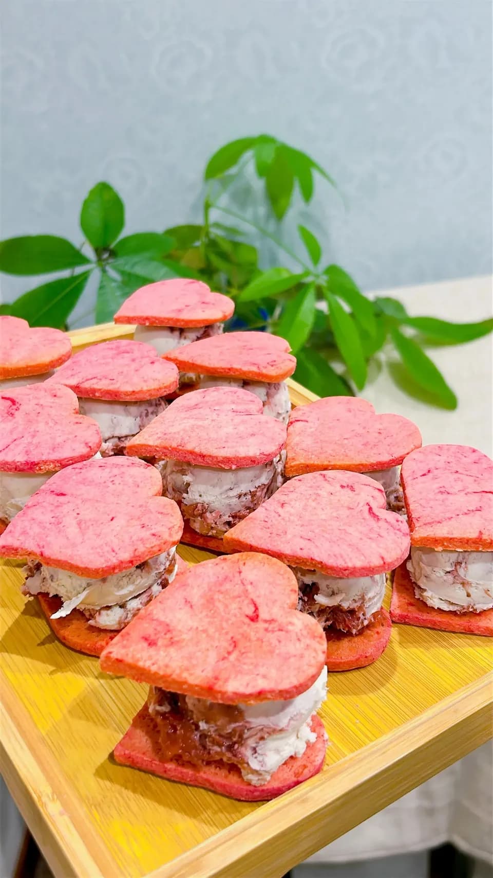 ＜ギフトにオススメ♡ストロベリーバターサンドクッキー2個セット＞
