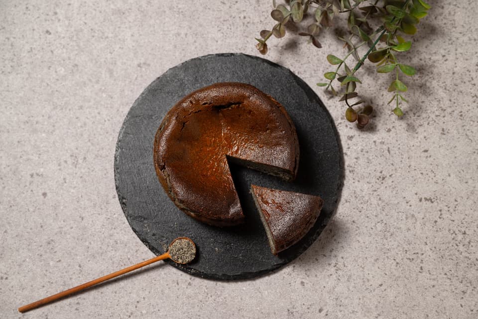 【冷凍販売】濃厚黒ゴマのとっておきチーズケーキ