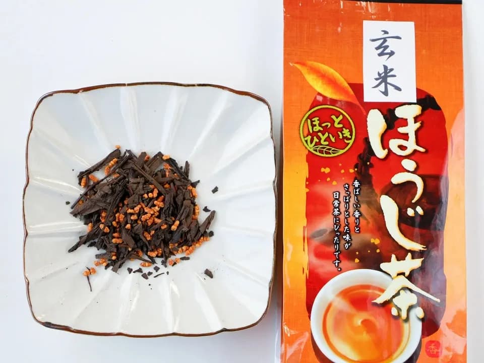 玄米ほうじ茶　京都の農薬不使用栽培ほうじ茶と、有機玄米使用。